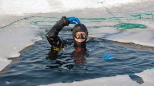buceo bajo hielo hokkaido buceo en japon